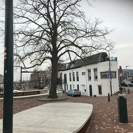 Aan De Haven Steenbergen (North Brabant)